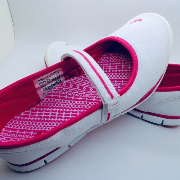 Nike NWT Mary Jane Size 6 White Sneakers Shoes - Picture 2 of 15